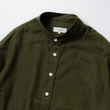画像をギャラリービューアに読み込む, KAMIKOCHI ショート丈 バンドカラー 袖リブ 綿麻ウール (EDEN GREEN)
