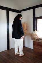 画像をギャラリービューアに読み込む, KAMIKOCHI ショート丈 レギュラーカラー 袖リブ 綿麻ウール(BLACK)