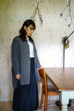 画像をギャラリービューアに読み込む, TOGAKUSHI 綿和紙 ロングシャツ[CHARCOAL GRAY]
